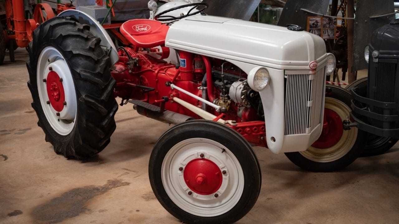 Ford Tractors Quietly Transformed American Farming 3 Ford Tractors Quietly Transformed American Farming - Ford Ferguson Model 9N ss2255233957 dpdgm