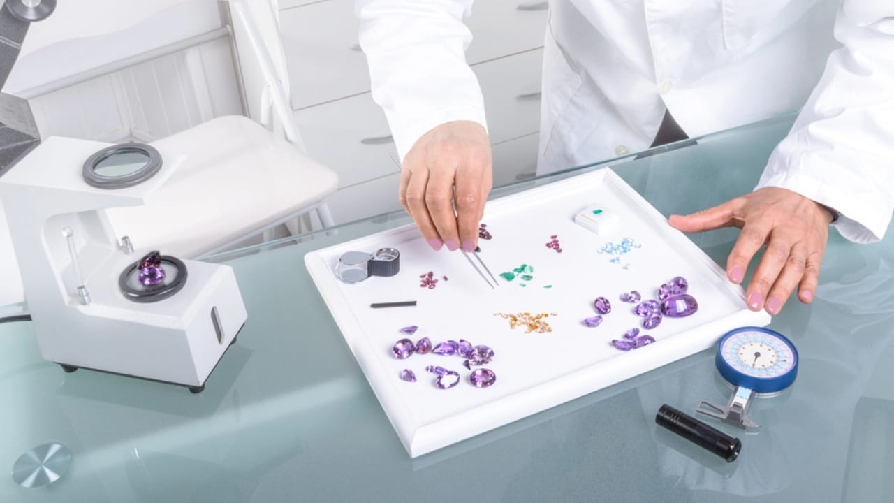 This Gemstone, Rarer Than Diamonds, Was Found by Accident 7 This Gemstone, Rarer Than Diamonds, Was Found by Accident - Gemologist studying gemstone dp126807572 dnoh