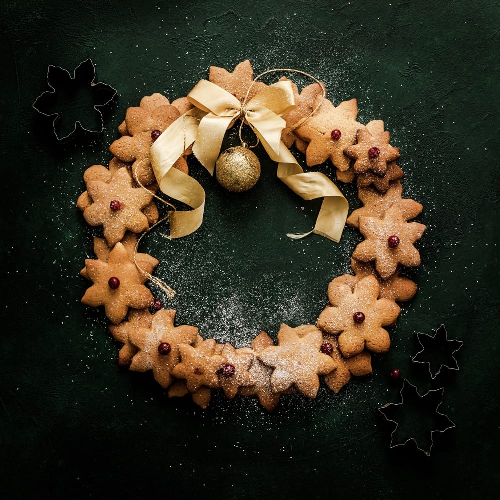 25 Unique Christmas Wreaths to Elevate Your Holiday Decor 19 25 Unique Christmas Wreaths to Elevate Your Holiday Decor - Gingerbread Wreath ss2091764989 dpdgm