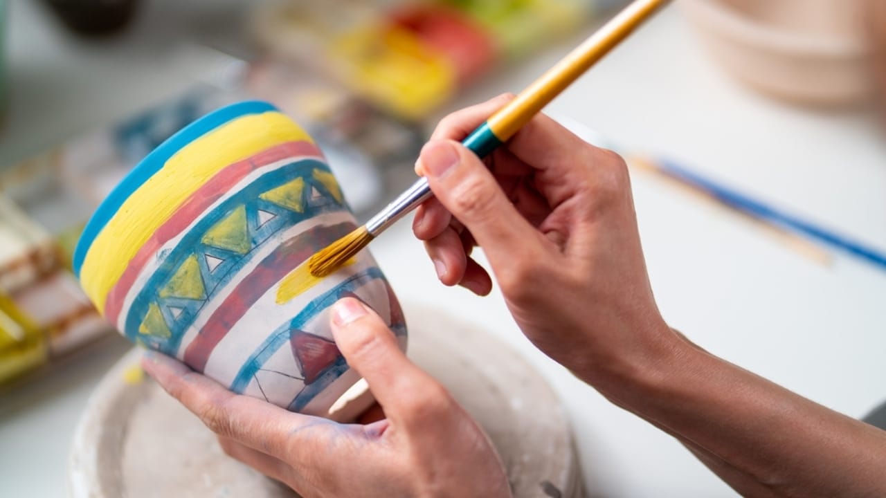 25 Creative DIY Gifts for a Memorable Holiday Season - Hand Painted Mugs ss2056201991 dpdgm