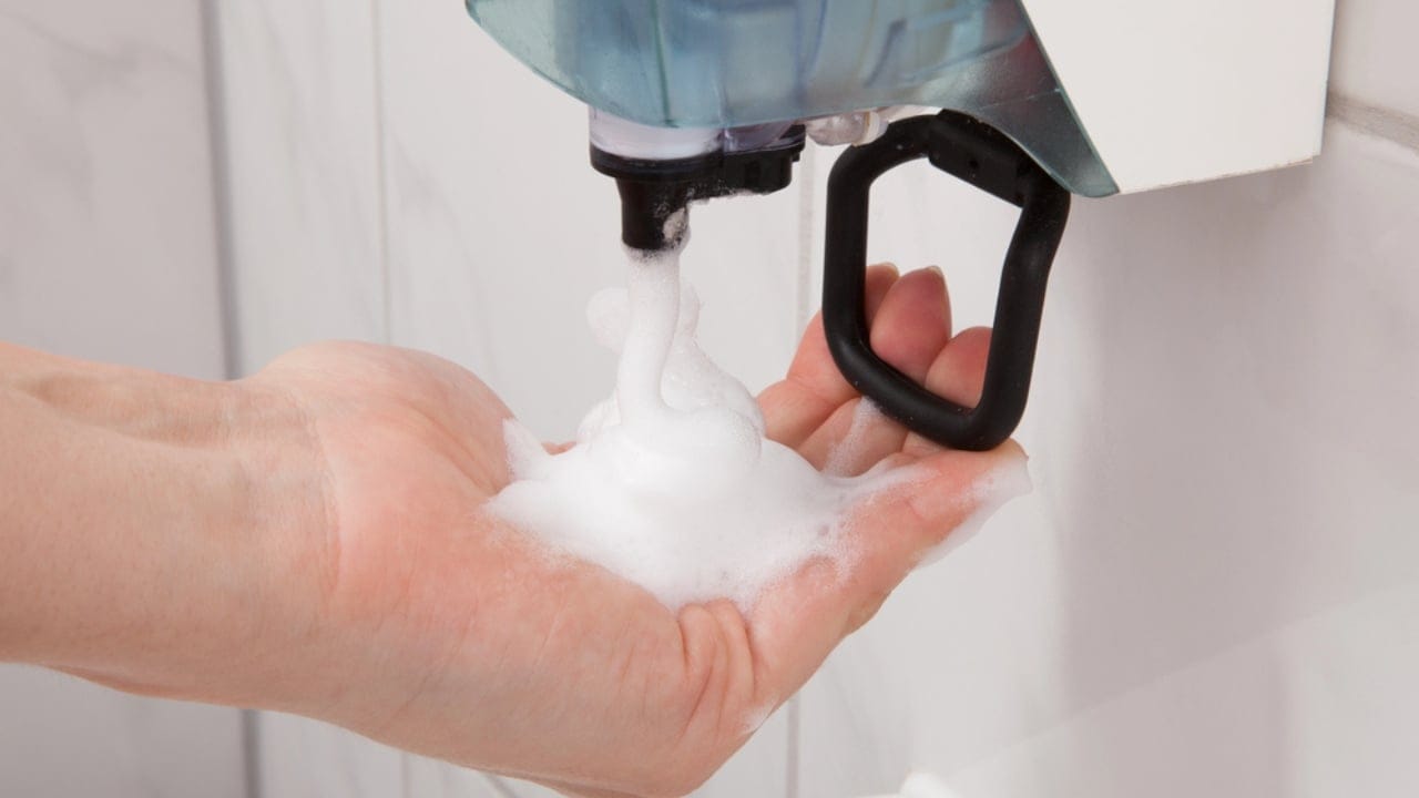 Don’t Toss Them... 15 Creative Ways to Reuse Pantyhose 15 Don’t Toss Them... 15 Creative Ways to Reuse Pantyhose - Hand using soap dispenser dp28608427 dnoh