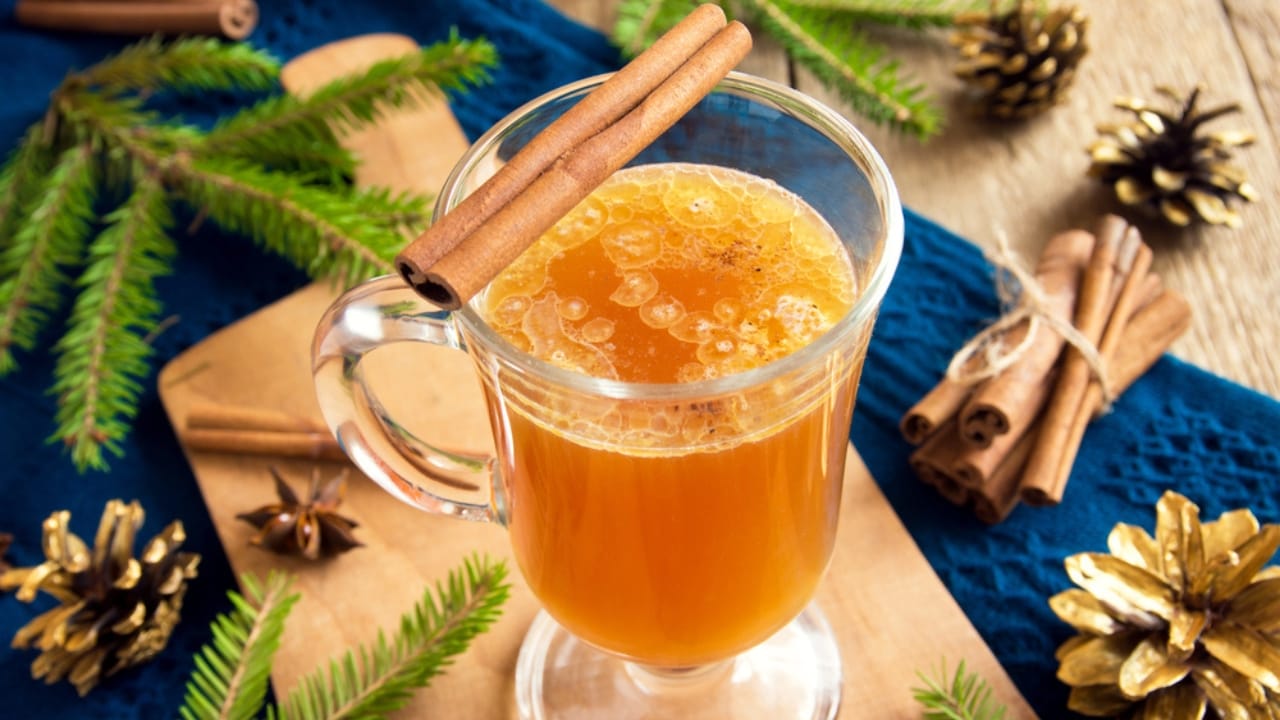 20 Fun & Tasty Christmas Mocktails to Try 15 20 Fun & Tasty Christmas Mocktails to Try - Hot Spiced Cider Mocktail dp89390134 dnoh