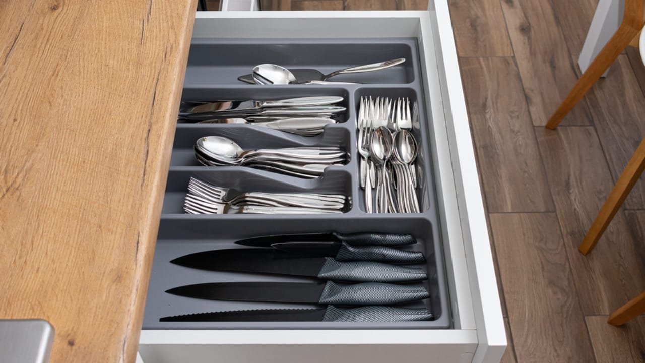 Love Your Kitchen Again: 13 Low-Cost Design Updates 12 Love Your Kitchen Again: 13 Low-Cost Design Updates - Kitchen Drawer Divider dp490027326 dnoh