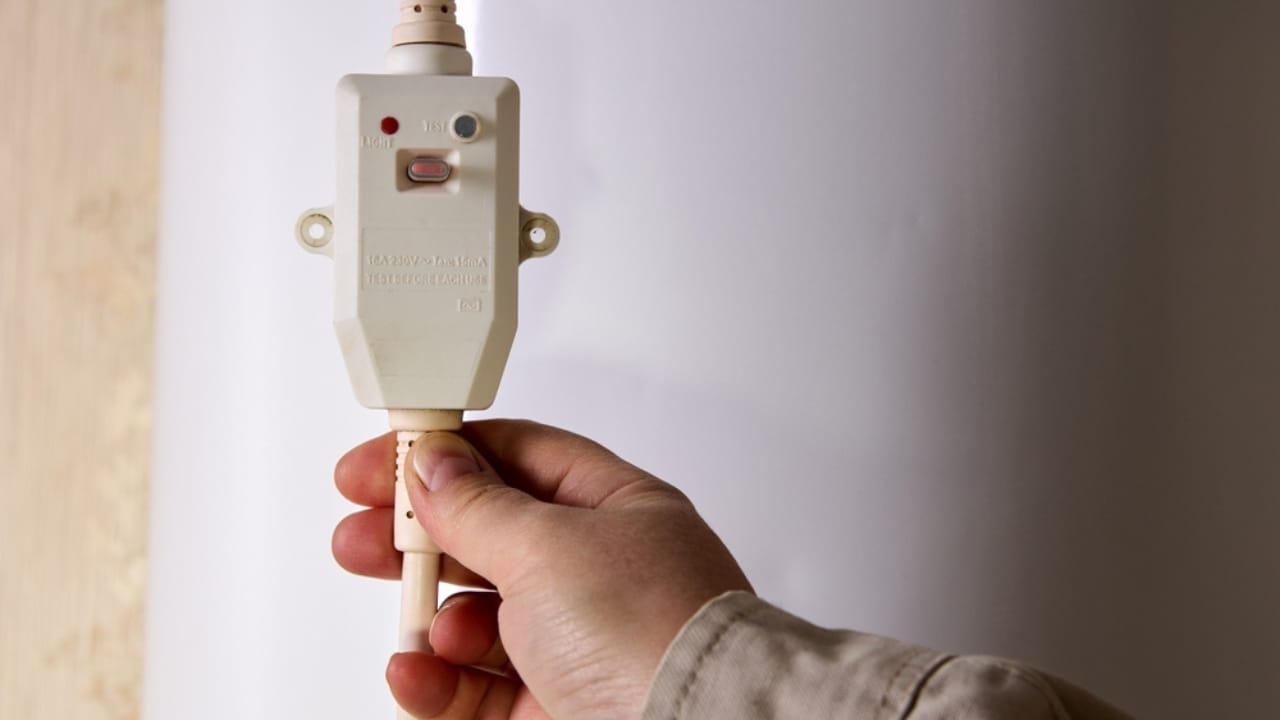 12 Electrical Code Violations That Put Your Home at Risk 3 12 Electrical Code Violations That Put Your Home at Risk - Leakage Protection GFCI ss2174358653 adyh