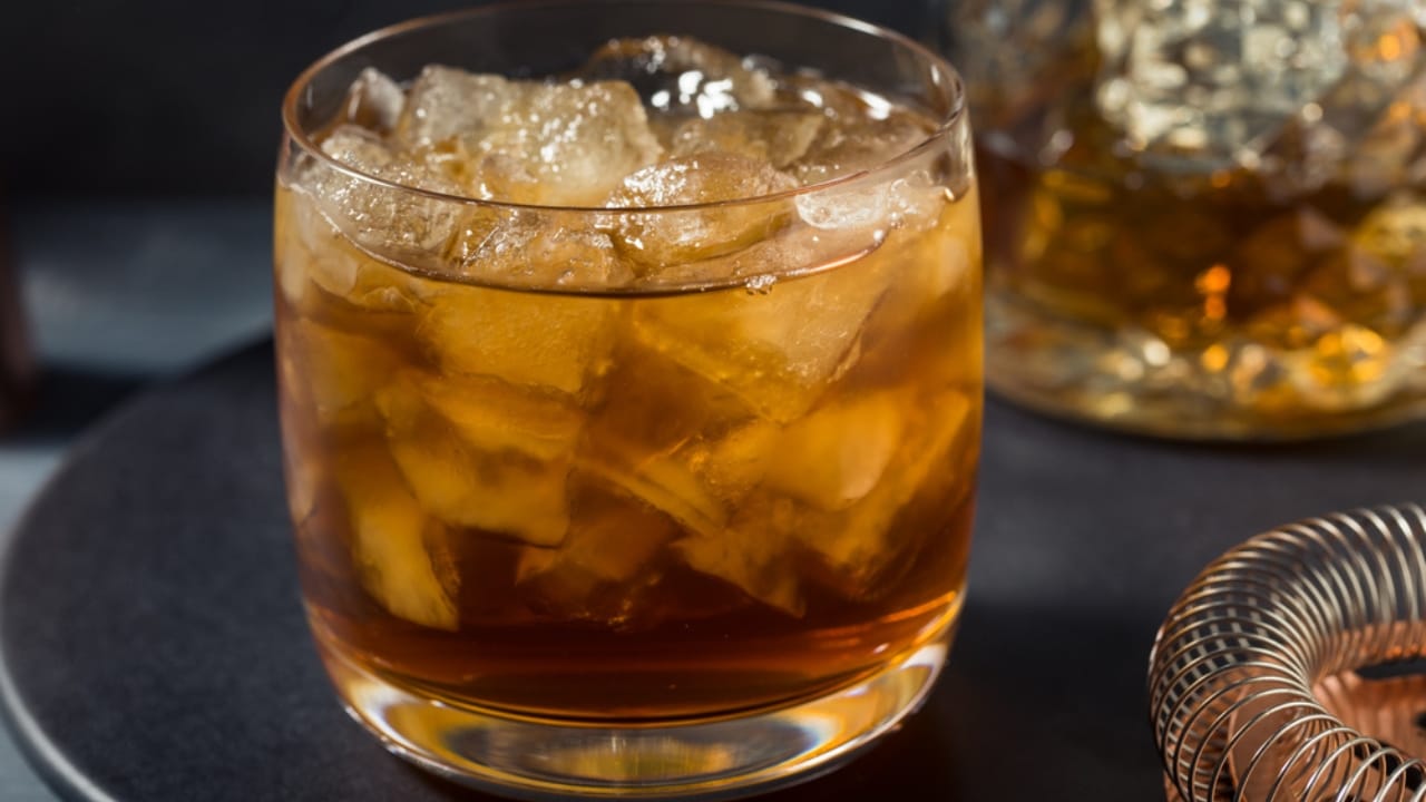 20 Fall Cocktails Full of Warm, Cozy Flavors 13 20 Fall Cocktails Full of Warm, Cozy Flavors - Maple Bourbon Smash dp473674010 dnoh