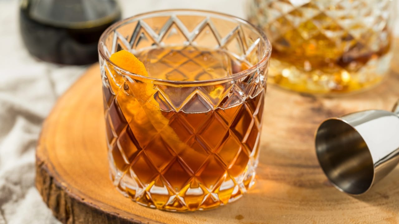 20 Fall Cocktails Full of Warm, Cozy Flavors 3 20 Fall Cocktails Full of Warm, Cozy Flavors - Maple Old Fashioned sp756225208 dnoh