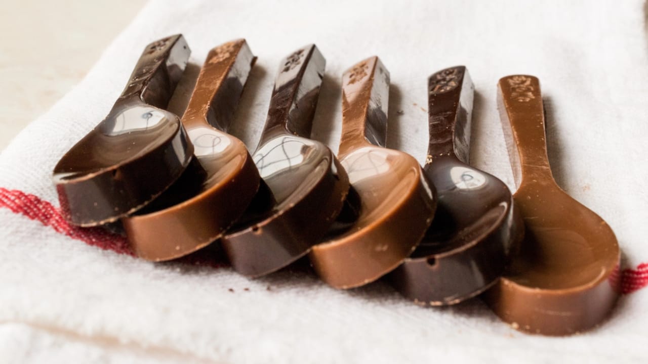 25 Creative DIY Gifts for a Memorable Holiday Season - Milk and Dark Chocolate Spoons dp179996286 dnoh