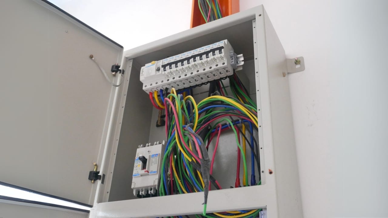 12 Electrical Code Violations That Put Your Home at Risk 6 12 Electrical Code Violations That Put Your Home at Risk -