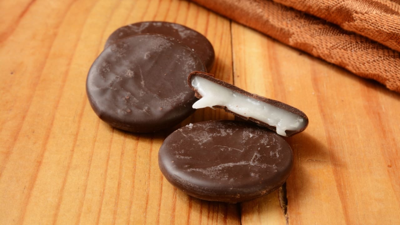 20 Homemade Holiday Candies That Will Sweeten Your Season 11 20 Homemade Holiday Candies That Will Sweeten Your Season - Peppermint Patties dp61345001 dnoh