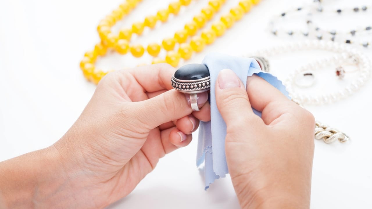 6 Tips to Make Your Jewelry Shine This Holiday Season 4 6 Tips to Make Your Jewelry Shine This Holiday Season - Polishing silver jewellery with a cloth dp31958447 dnoh