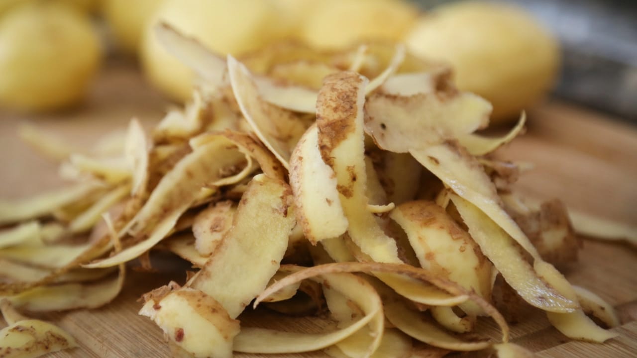 Zero-Waste Cooking: 16 Ways to Repurpose Food Scraps 12 Zero-Waste Cooking: 16 Ways to Repurpose Food Scraps - Potato Peel dp313487762 dnoh 1
