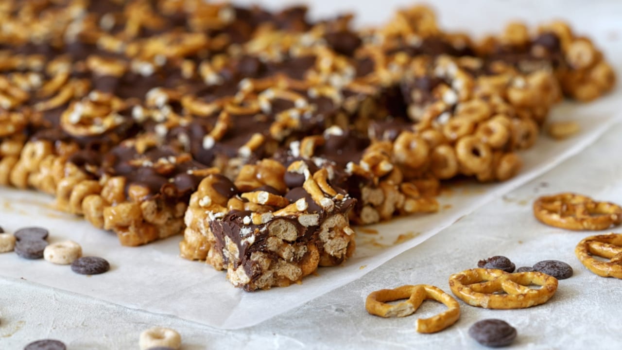 10 No-Bake Granola Bar Recipes to Fit Any Craving - Pretzels Chocolate granola bar ss1500269966 dpdgm