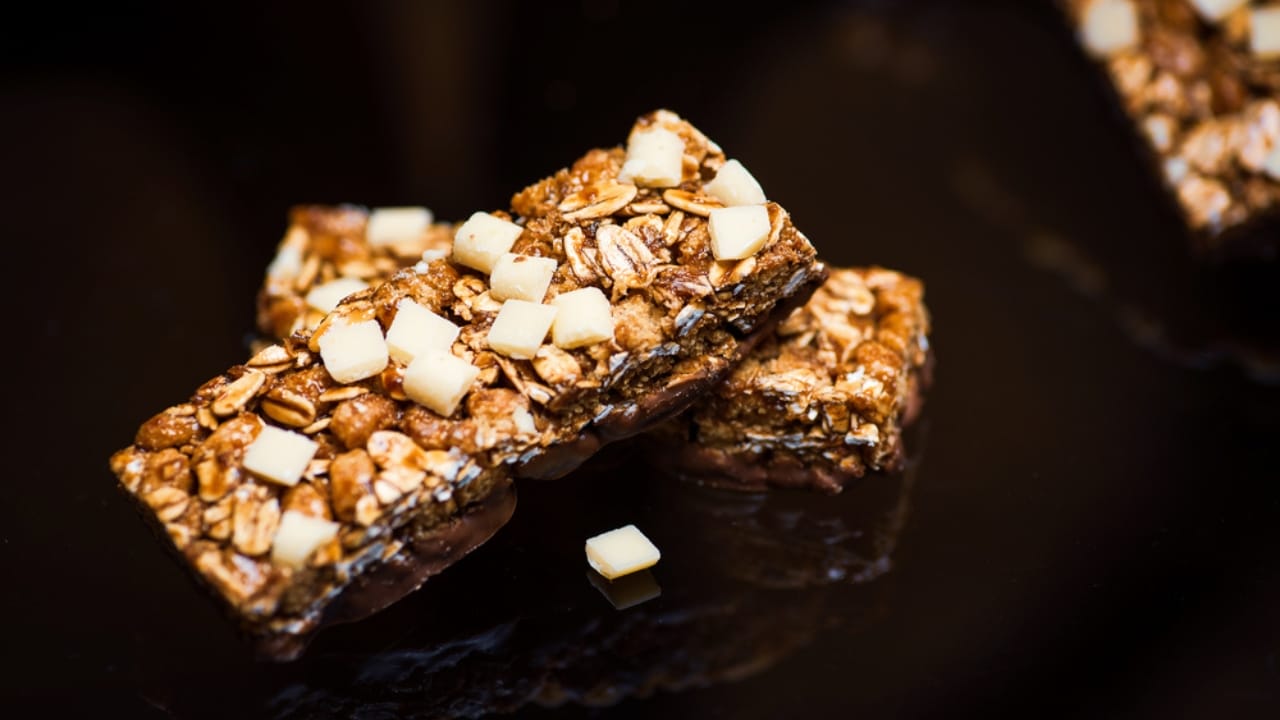 10 No-Bake Granola Bar Recipes to Fit Any Craving - Protein granola bars with nuts dp343801616 dnoh