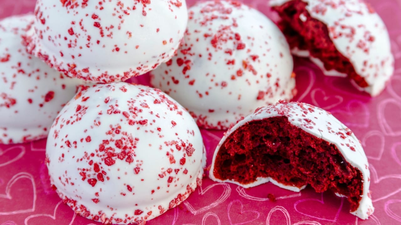 20 Homemade Holiday Candies That Will Sweeten Your Season 3 20 Homemade Holiday Candies That Will Sweeten Your Season - Red Velvet Truffles dp63254971 dnoh