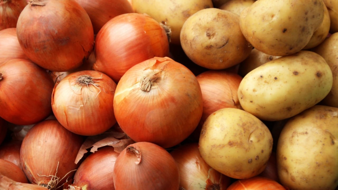 Beat Spoilage: How to Keep Onions Fresh for Months - Ripe Onions and Fresh Potatoes ss1546800467 dpdgm