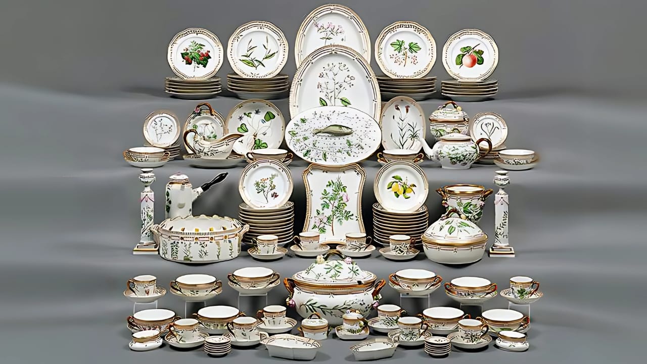 These 13 Rare Figurines Sold for Remarkable Prices 15 These 13 Rare Figurines Sold for Remarkable Prices - Royal Copenhagen Flora Danica wc