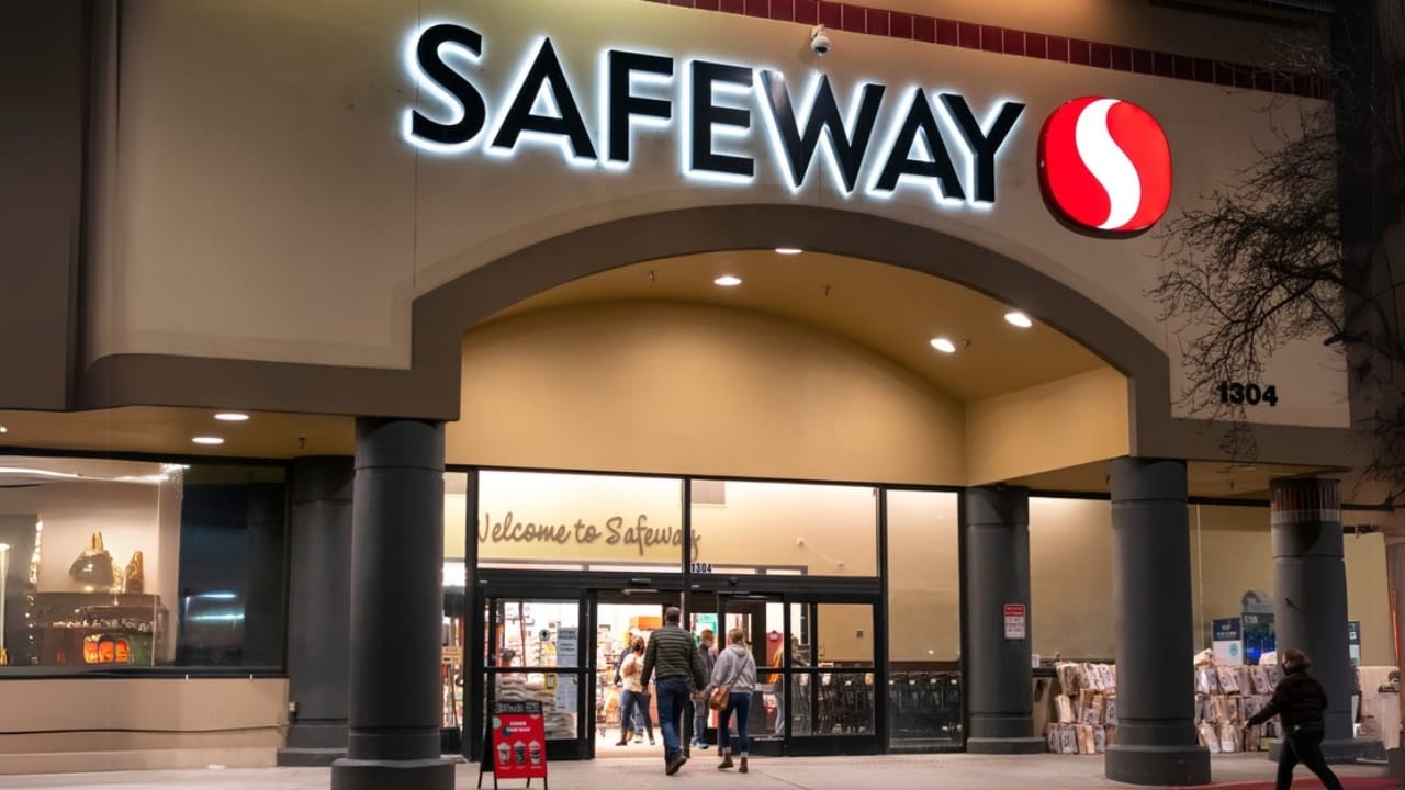 Think Twice Before Buying These 5 Rotisserie Chickens 6 Think Twice Before Buying These 5 Rotisserie Chickens - Safeway Supermarket Grocery store ss1899545593 adyh