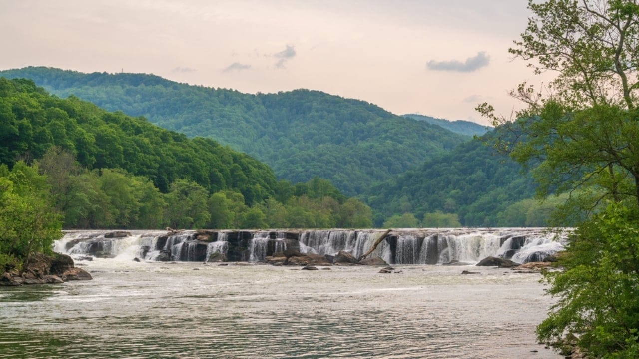 The Most Interesting Fact About Each of the 50 States 49 The Most Interesting Fact About Each of the 50 States - Sandstone Falls New River Gorge ss2455444081 adyh