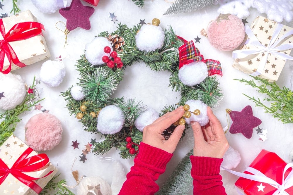 25 Unique Christmas Wreaths to Elevate Your Holiday Decor 6 25 Unique Christmas Wreaths to Elevate Your Holiday Decor - Snowball Wreat Fluffy Christmas concept ss2077387093 dpdgm