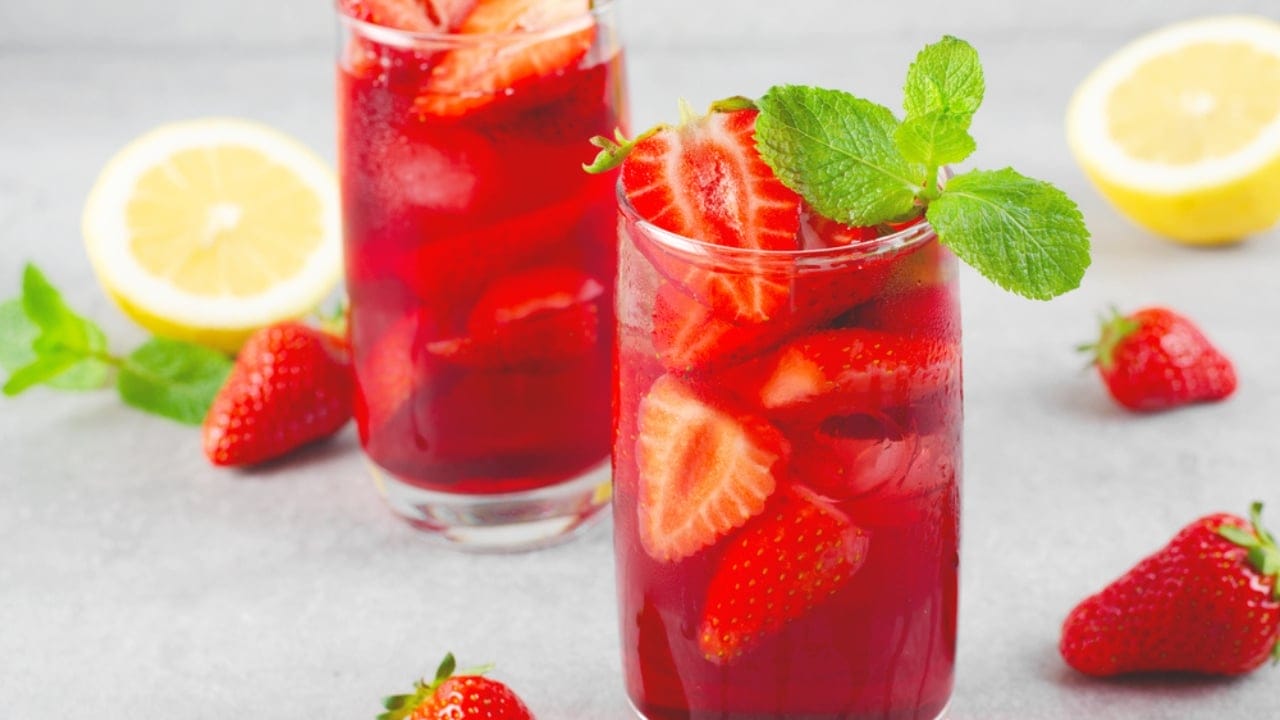 20 Fun & Tasty Christmas Mocktails to Try 17 20 Fun & Tasty Christmas Mocktails to Try - Sparkling Strawberry Lemon Mocktail dp660219442 dnoh