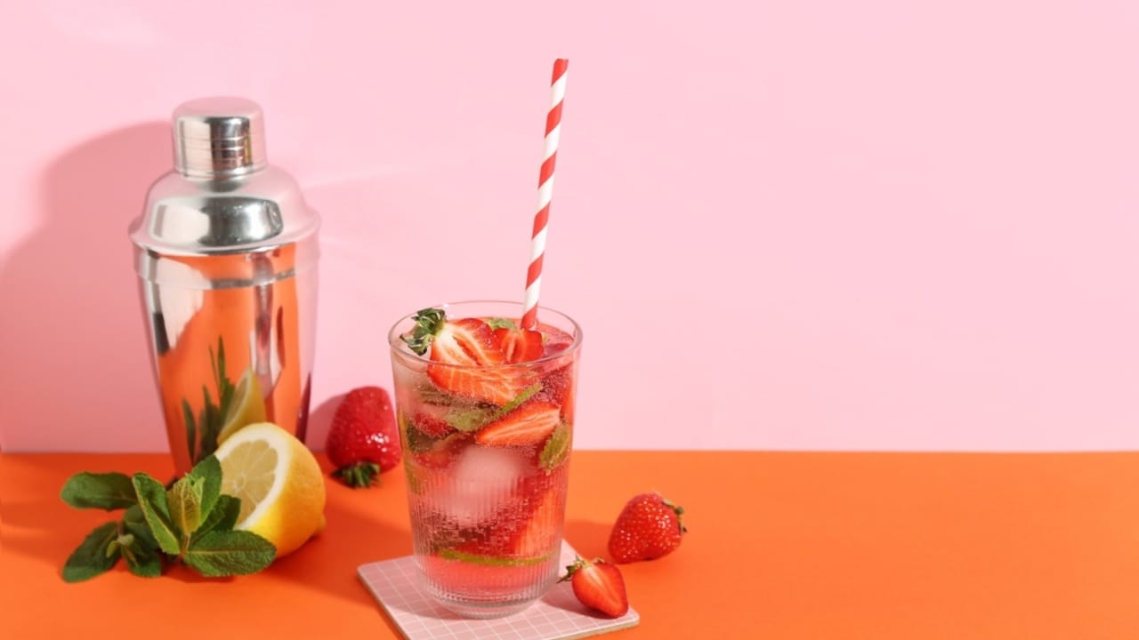 12 Mocktails to Make Dry January Delicious 11 12 Mocktails to Make Dry January Delicious - Strawberry Mojito Spritz ss2330531709 dpdgm