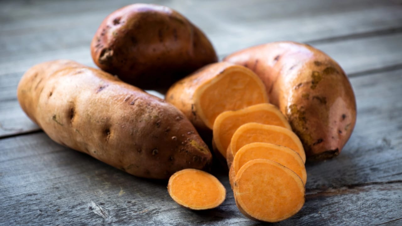 20+ Anti-Inflammatory Foods for a Healthier Life 15 20+ Anti-Inflammatory Foods for a Healthier Life - Sweet Potatoes dp100568534 dnoh