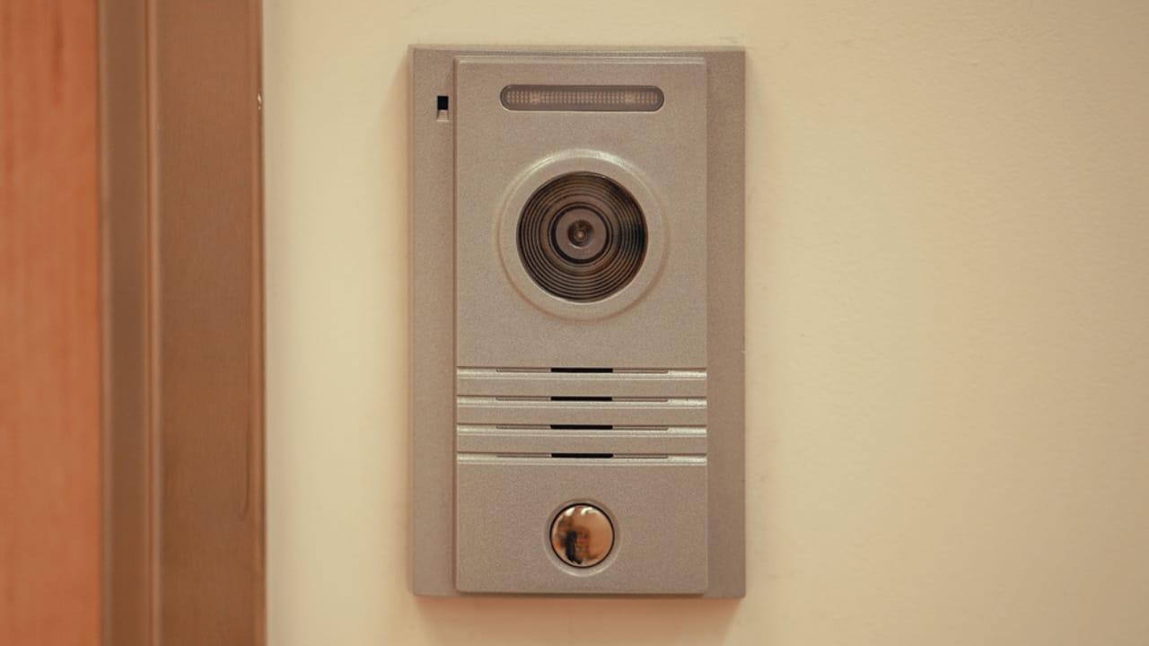 The Dark Side of Smart Doorbells: 14 Dangers You Shouldn’t Ignore 5 The Dark Side of Smart Doorbells: 14 Dangers You Shouldn’t Ignore - Video intercom system dp593581138 dnoh