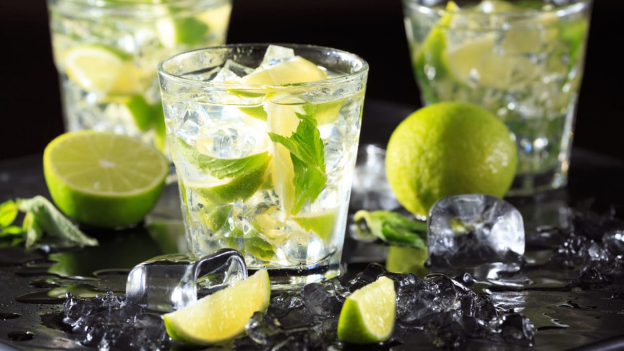 12 Must-Try Mocktails That Don't Need Alcohol to Impress 2 12 Must-Try Mocktails That Don't Need Alcohol to Impress - Virgin Mojito dp116642414 dnoh