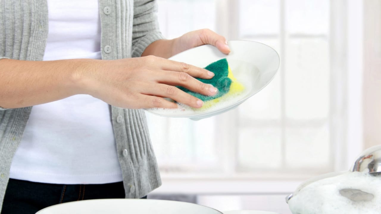 20 Everyday Hydrogen Peroxide Uses Everyone Should Know 21 20 Everyday Hydrogen Peroxide Uses Everyone Should Know - Washing dishes dishwashing dp23138206 dnoh