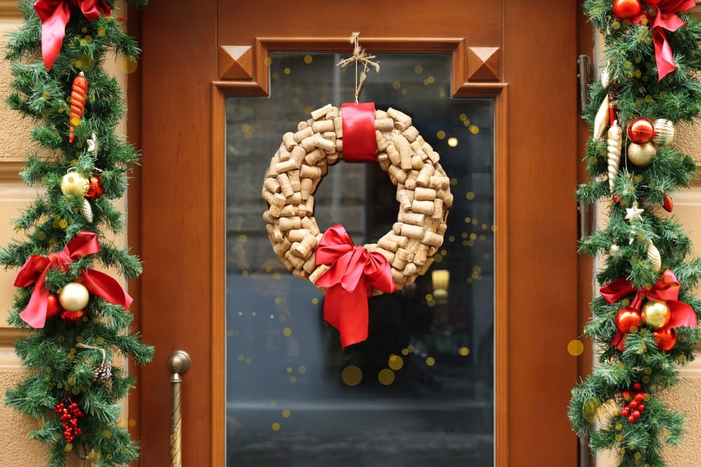 25 Unique Christmas Wreaths to Elevate Your Holiday Decor 22 25 Unique Christmas Wreaths to Elevate Your Holiday Decor - Wine Cork Wreath ss2300483833 dpdgm