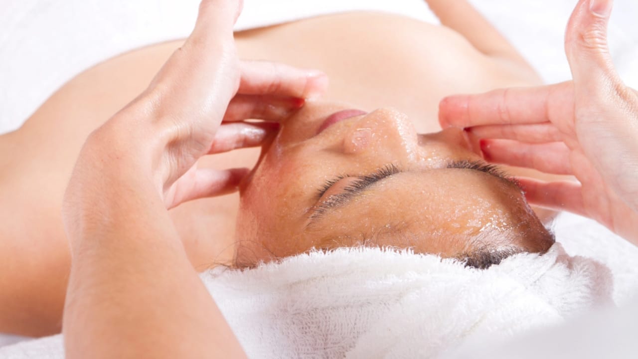 15 Everyday Problems Honey Can Solve Naturally 3 15 Everyday Problems Honey Can Solve Naturally - Woman receiving honey facial massage dp11339959 dnoh