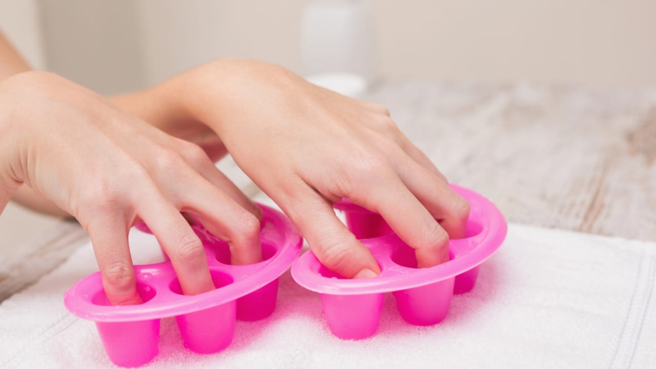 20 Everyday Hydrogen Peroxide Uses Everyone Should Know 12 20 Everyday Hydrogen Peroxide Uses Everyone Should Know - Woman soaking nails dp81723942 dnoh
