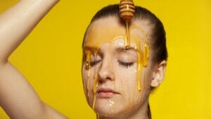 15 Everyday Problems Honey Can Solve Naturally 1 15 Everyday Problems Honey Can Solve Naturally - Woman with honey on her face dp254930804 dnoh