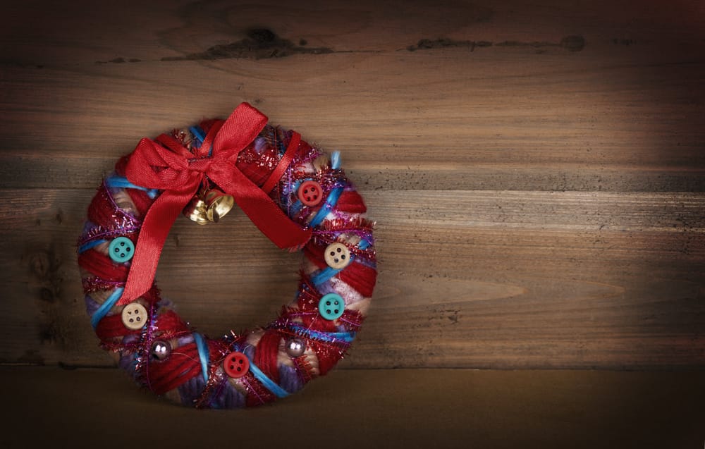 25 Unique Christmas Wreaths to Elevate Your Holiday Decor 18 25 Unique Christmas Wreaths to Elevate Your Holiday Decor - Yarn Ribbon Wreath ss161788511 dpdgm