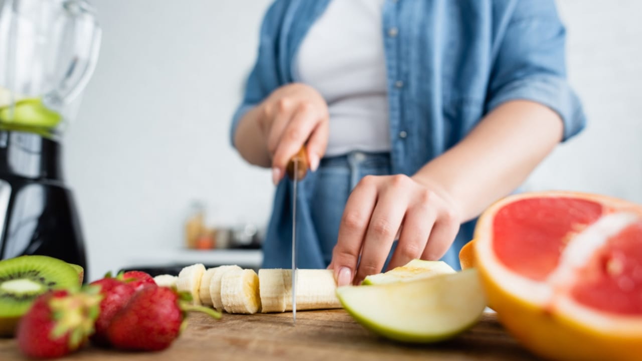 Zero-Waste Cooking: 16 Ways to Repurpose Food Scraps 6 Zero-Waste Cooking: 16 Ways to Repurpose Food Scraps - banana in blender dp506801210 dnoh 1