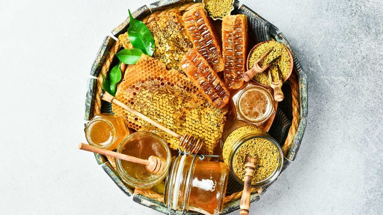 Herb-Infused Honey: Liquid Gold with a Wild Twist 2 Herb-Infused Honey: Liquid Gold with a Wild Twist - beekeeping honey ss2450961167dnoh