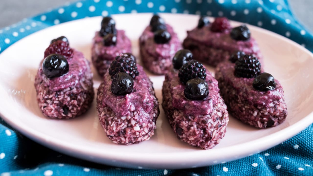 10 No-Bake Granola Bar Recipes to Fit Any Craving 8 10 No-Bake Granola Bar Recipes to Fit Any Craving - blueberry coconut granola bar ss1041616375 dpdgm