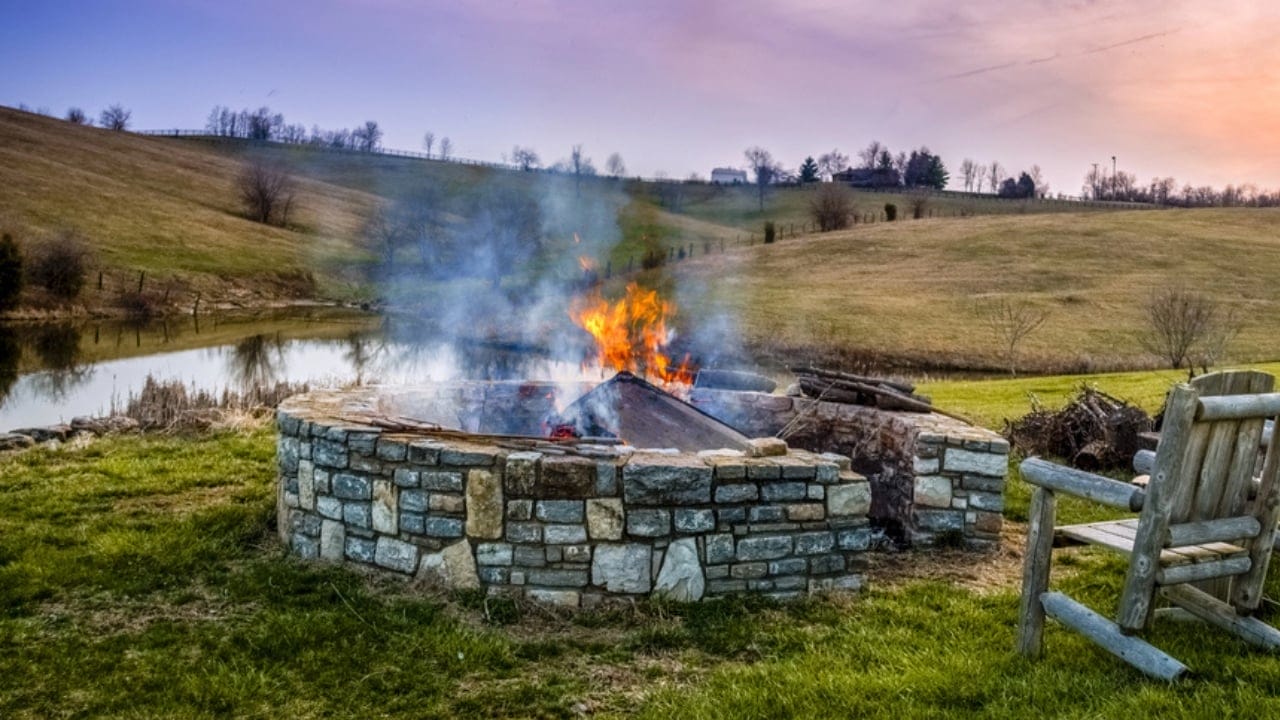 Ingenious Ways Medieval People Stayed Warm Through Winter 2 Ingenious Ways Medieval People Stayed Warm Through Winter - central fire pit dp73057733 dnoh