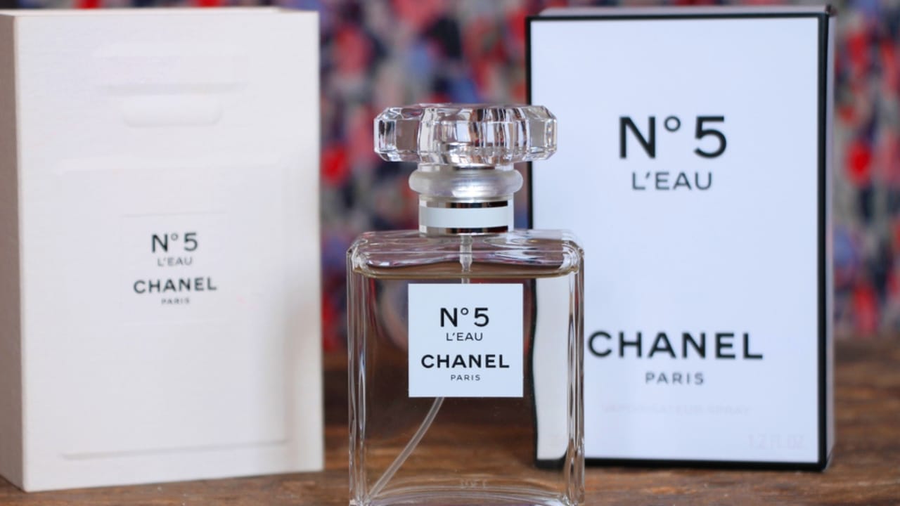 Perfumes That Made History: 17 Top-Selling Scents Worldwide 3 Perfumes That Made History: 17 Top-Selling Scents Worldwide - chanel no 5 ss1548647645 dnoh