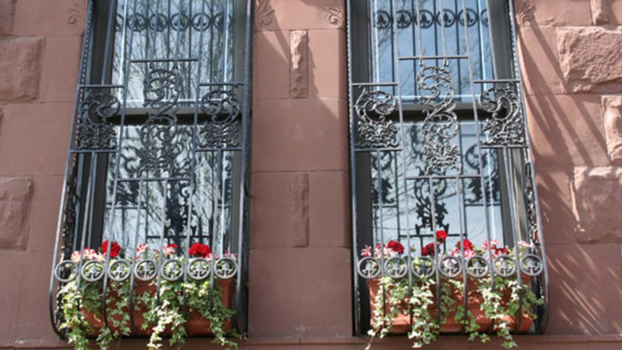 Why Some Window Bars Curve: The Secret Behind the Design 2 Why Some Window Bars Curve: The Secret Behind the Design - deco belly