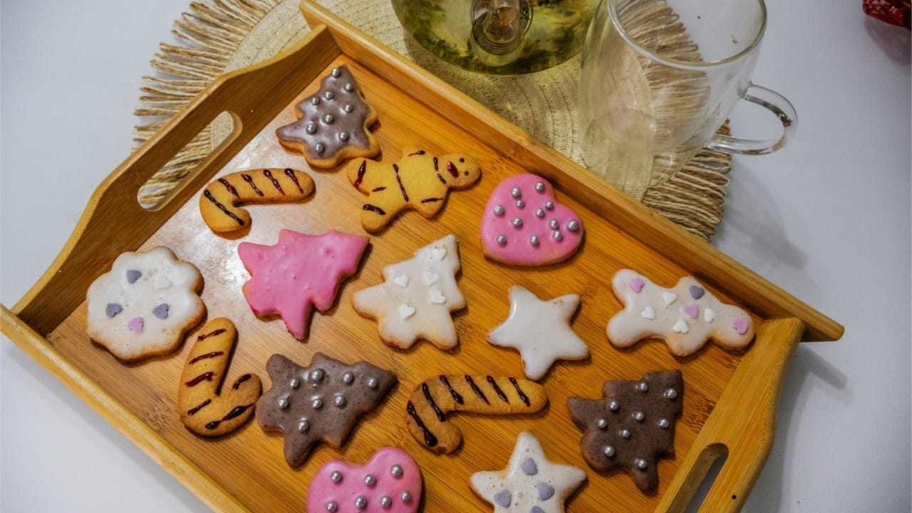 Craft the Perfect Cookie Box for Holiday Gifting 4 Craft the Perfect Cookie Box for Holiday Gifting - decorated cookie in tray ss2547084807 dpdgm