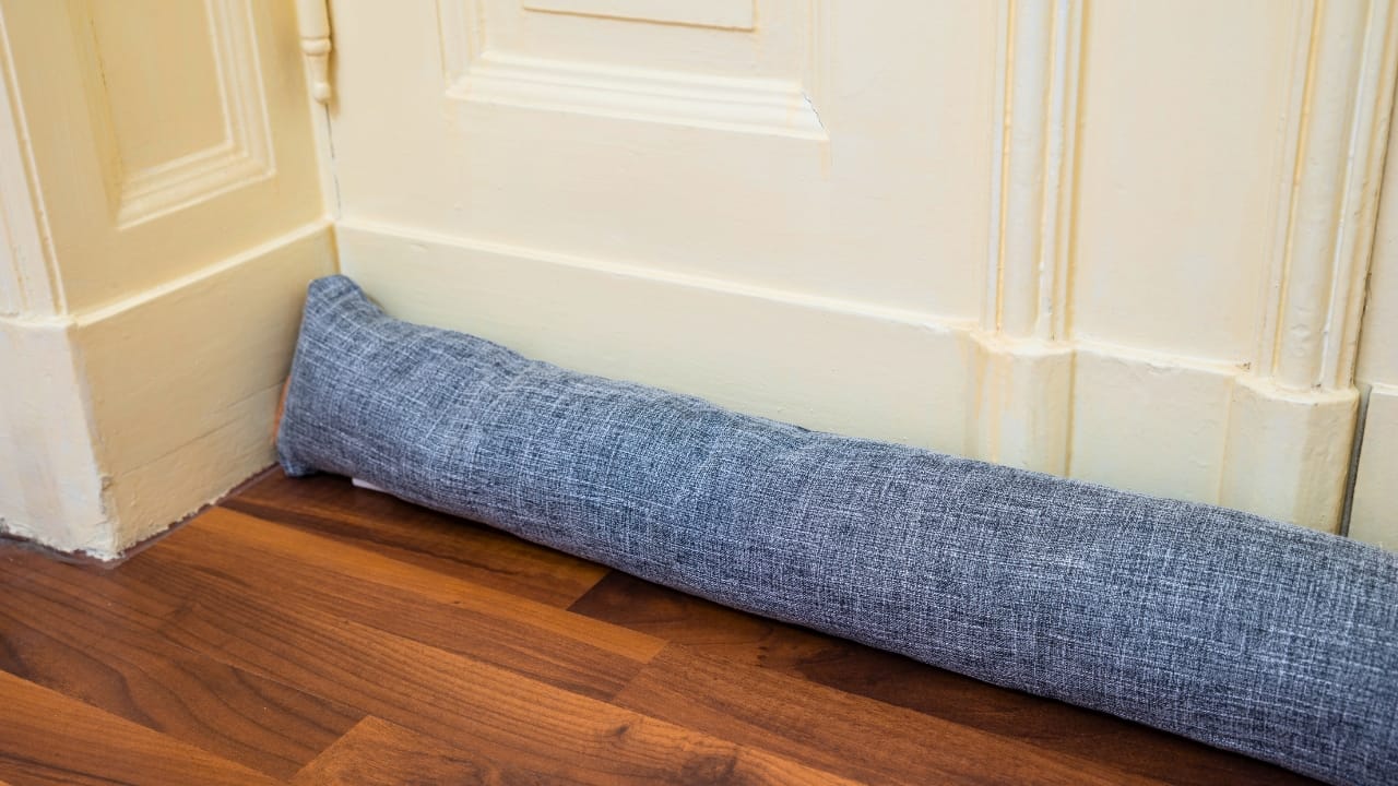 Dryer Lint Goes From Trash to Treasure in 13 Clever Uses 11 Dryer Lint Goes From Trash to Treasure in 13 Clever Uses - door draft stop ss1535919548 degm