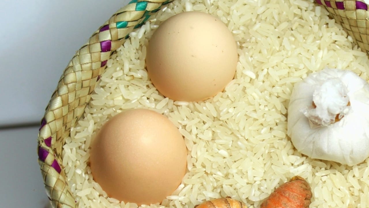22 Egg Storage Hacks That Actually Work - eggs in woven container ss2540118457 dpdgm