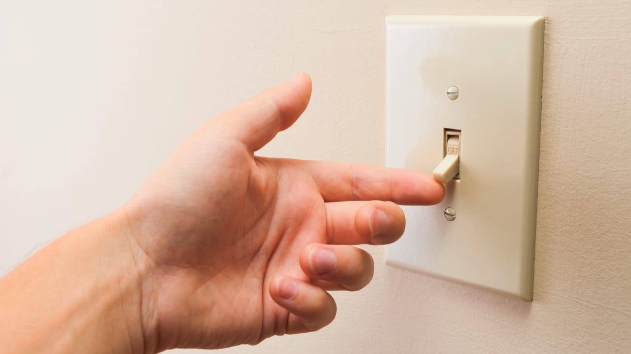 20 DIY Fixes Anyone Can Do to Save Money 19 20 DIY Fixes Anyone Can Do to Save Money - electrical light switch ss306139223 degm