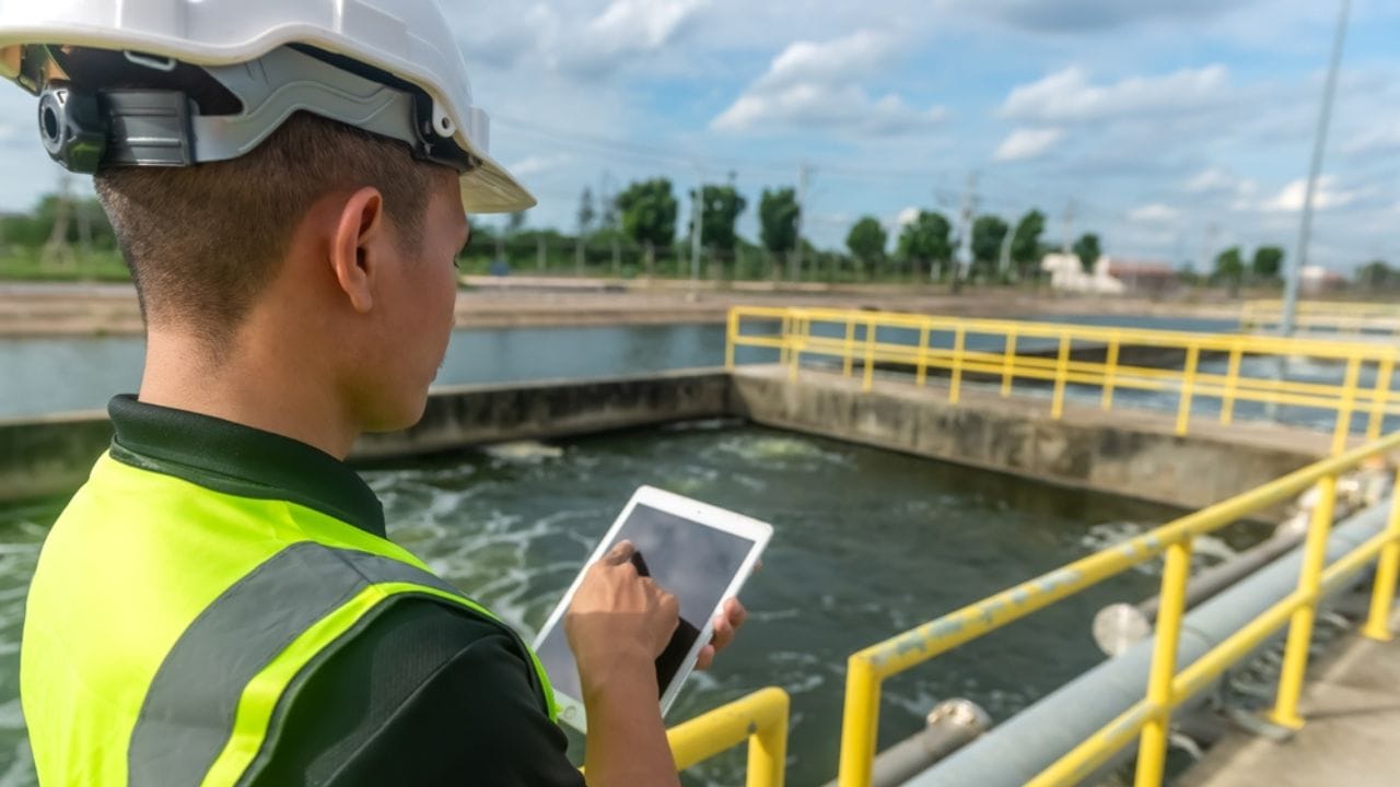 Freshwater Cheaper Than Tap: MIT’s Solar-Powered Desalination 5 Freshwater Cheaper Than Tap: MIT’s Solar-Powered Desalination - engineer with water ss2474913743 adyh