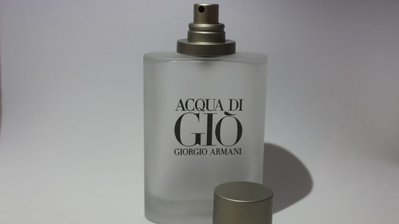 Perfumes That Made History: 17 Top-Selling Scents Worldwide 8 Perfumes That Made History: 17 Top-Selling Scents Worldwide - giorgio armani ss2388425419 dnoh