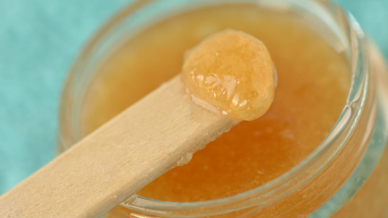 15 Everyday Problems Honey Can Solve Naturally 8 15 Everyday Problems Honey Can Solve Naturally - homemade lip scrub ss1054422374 dpdgm