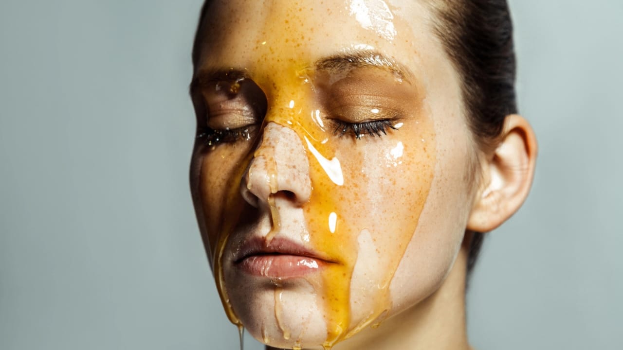 15 Everyday Problems Honey Can Solve Naturally 6 15 Everyday Problems Honey Can Solve Naturally - honey facial mask dp271378740 dnoh