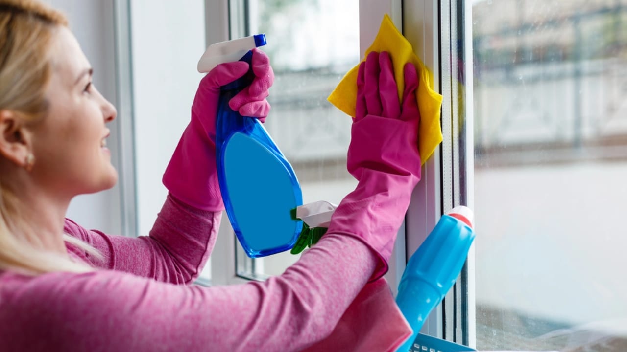 15 Natural Cleaning Recipes That Rival Chemical Products - housewife cleaning glasses dp434998058 dnoh