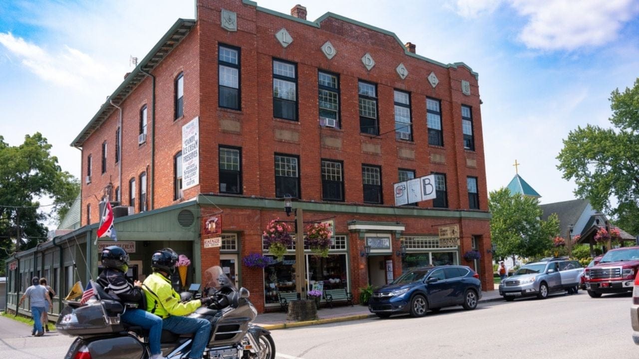 America's Coolest Small Towns by State 15 America's Coolest Small Towns by State - indiana nashville ss2497189767 adyh